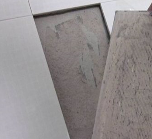 连平瓷砖空鼓维修公司分享瓷砖铺贴时如果打浆（即涂抹在瓷砖背面和基层上的砂浆或瓷砖胶）过少，会带来以下问题